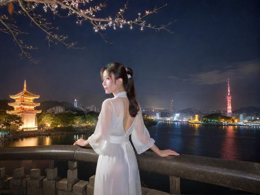 广州白云区夜场会所的霓虹灯光与城市夜景